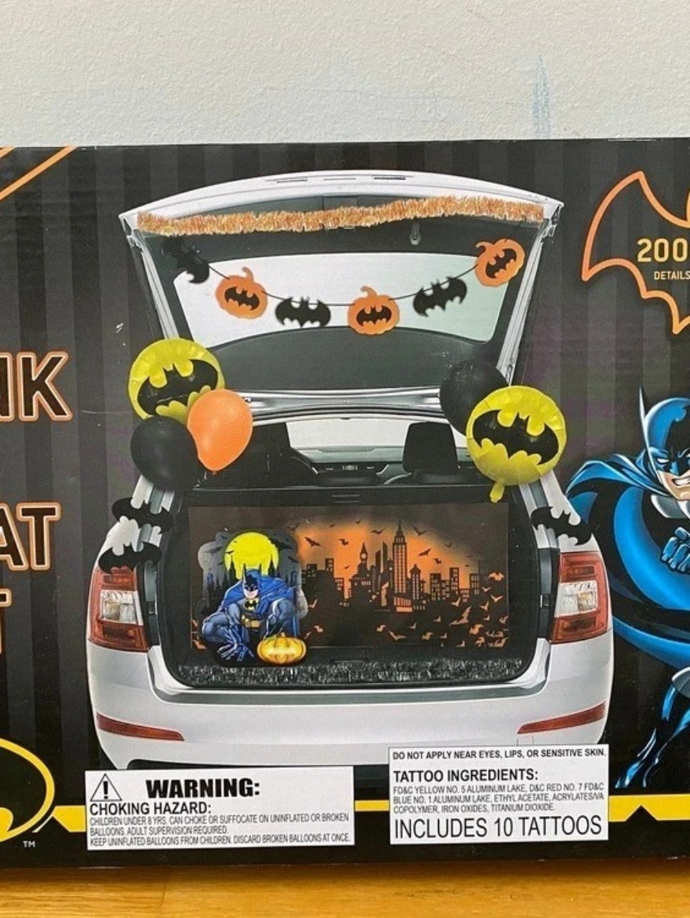 DC Batman Trunk or Treat Kit 200-Piece Halloween Trunk or Treat Kit